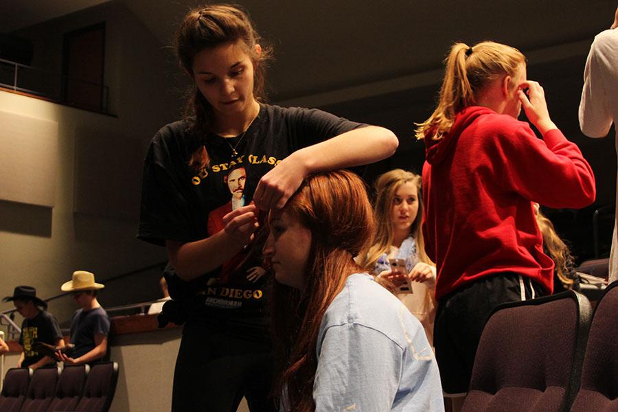 Gabs Van Beuren puts a mic on Sese Tockman before practice starts, Oct. 29.