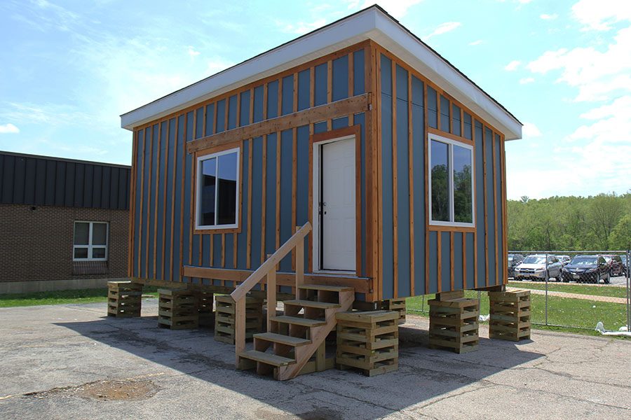 The 25 students enrolled in Geometry in Construction began building a tiny house, October 2017. 